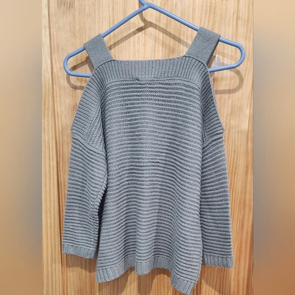 Jessica Simpson Gray Cold Shoulder Sweater - Picture 2 of 4